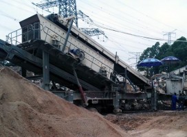時產(chǎn)100噸建筑垃圾移動破碎機(jī)投產(chǎn)效果